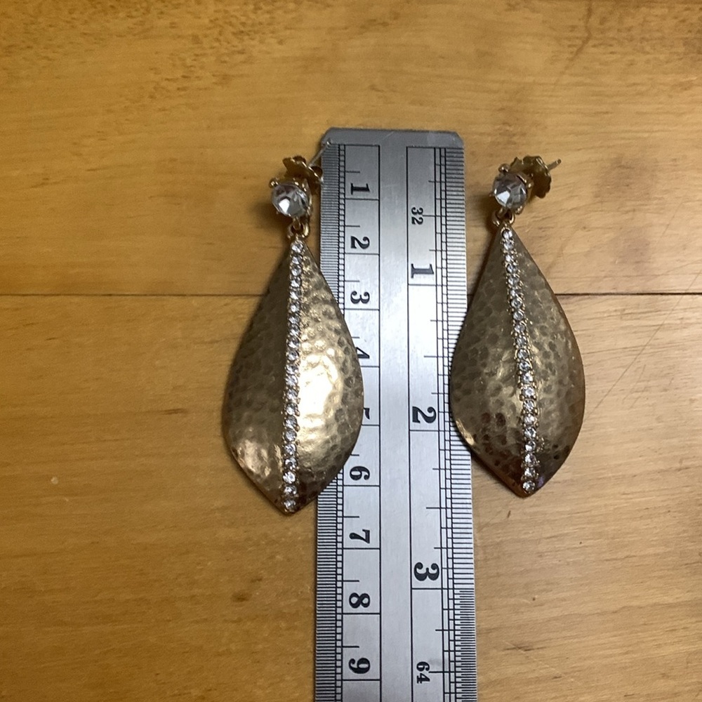 Costume Gold Tone and Rhinestone Crystals Large Tear Drop Pierced Earrings EUC - Picture 4 of 7